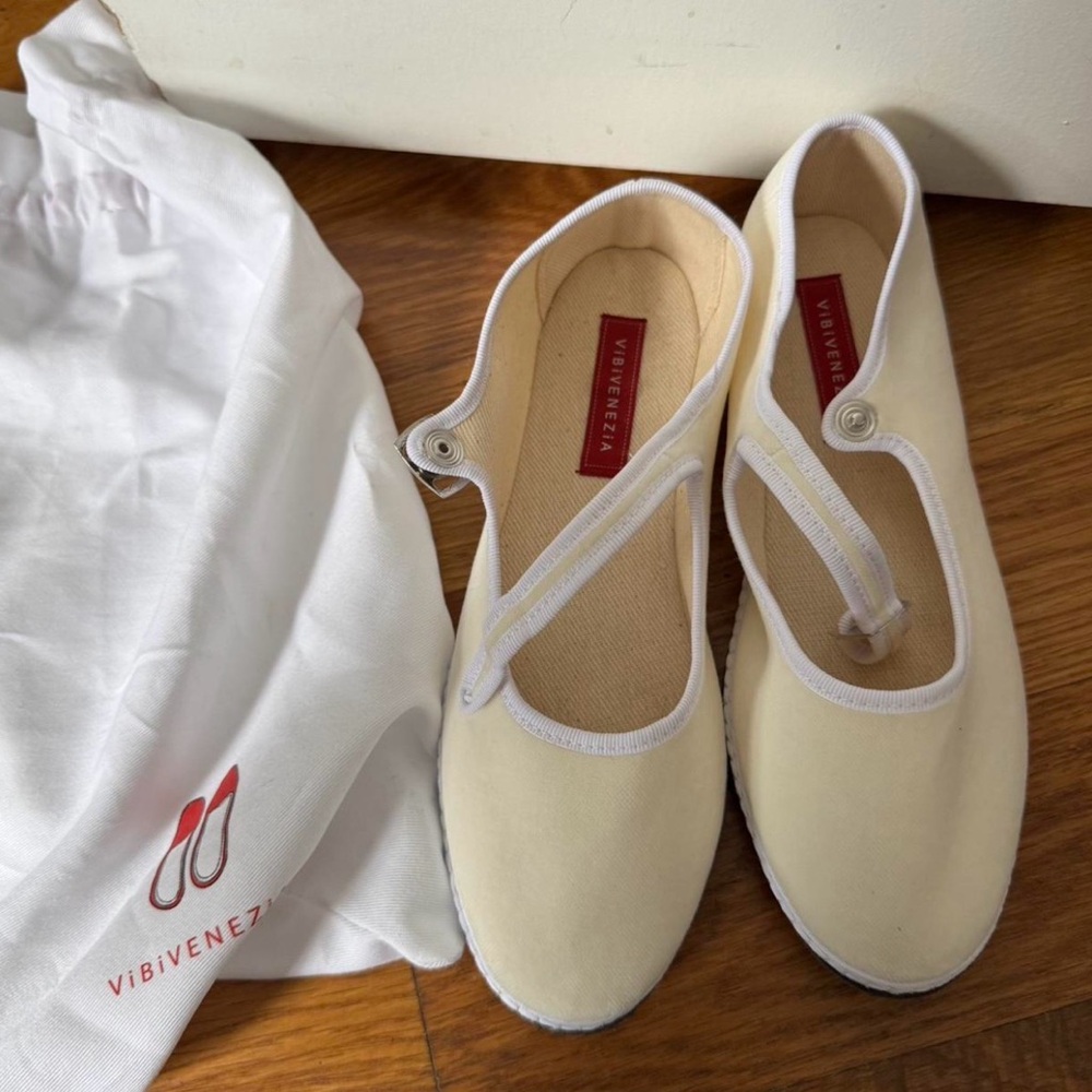 Vibi Venezia Ivory Mary Jane flats